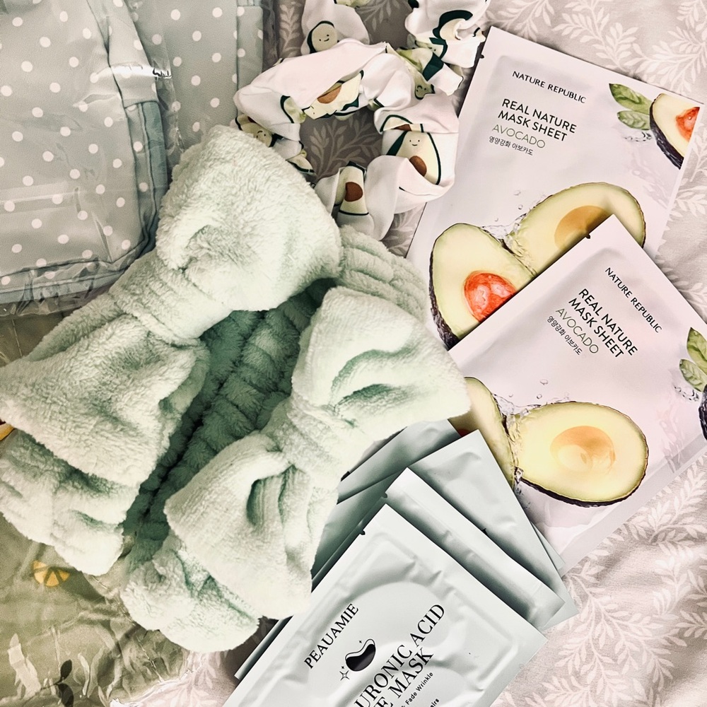 Mint Green Bow Spa Headband, pouch and Avocado Sheet Masks